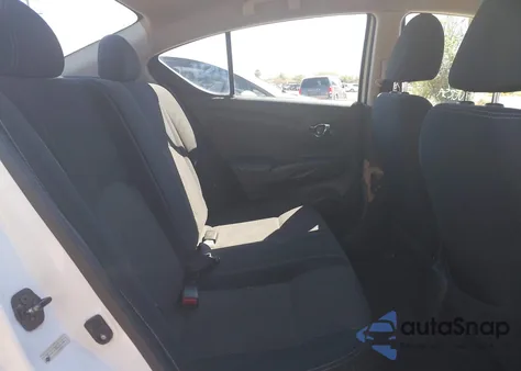 2016 Nissan Versa 1.6 Sv z USA, uszkodzony, nr VIN 3N1CN7AP9GL883048